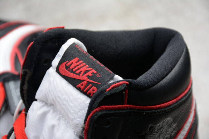 Air Jordan 1 Bloodline 555088-062 - Image 5