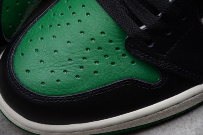 Air Jordan 1 Retro High OG 'Pine Green' 555088-302 - Image 5