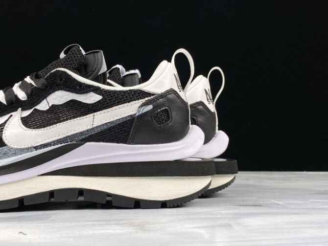 Nike Vaporwaffle sacai Black White CV1363-001 - Image 5