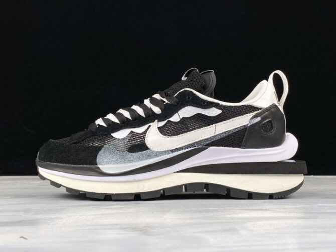 Nike Vaporwaffle sacai Black White CV1363-001