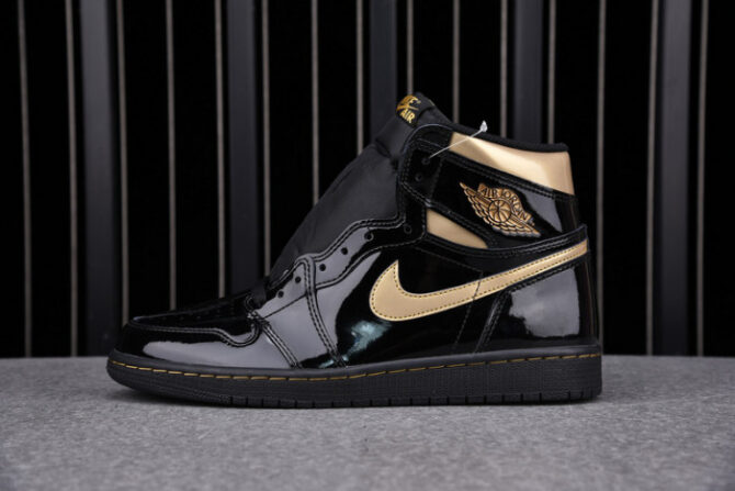 Air Jordan 1 Retro High Black Metallic Gold (2020) 555088-032