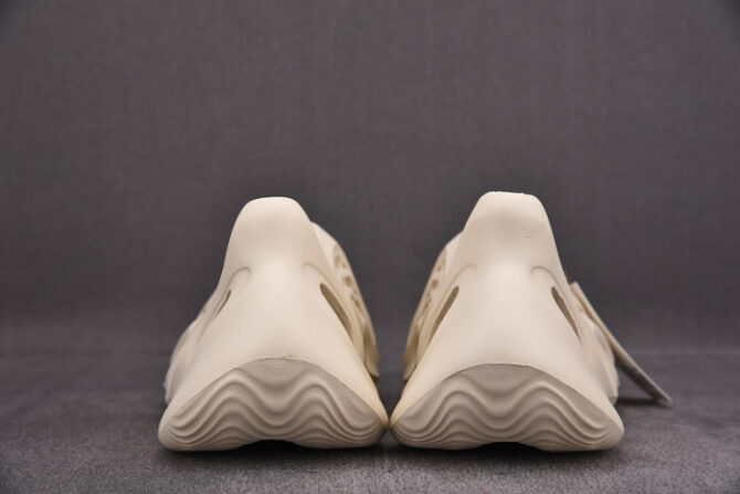 Adidas Yeezy Foam RNNR Sand FY4567 - Image 2