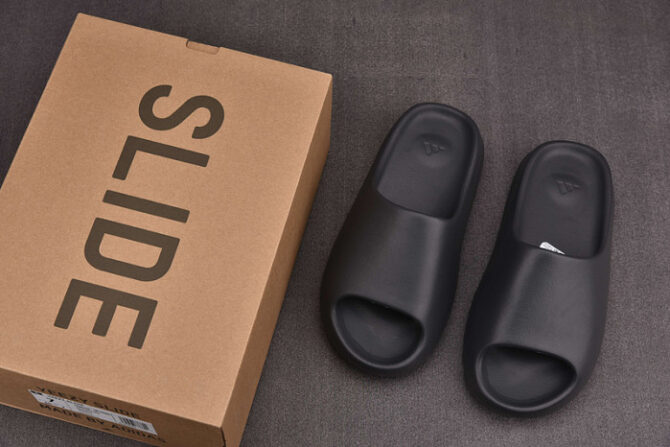 ADIDAS YEEZY SLIDE Onyx HQ6448 - Image 4