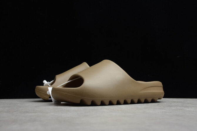 Yeezy Slide Earth Brown FV8425 - Image 5