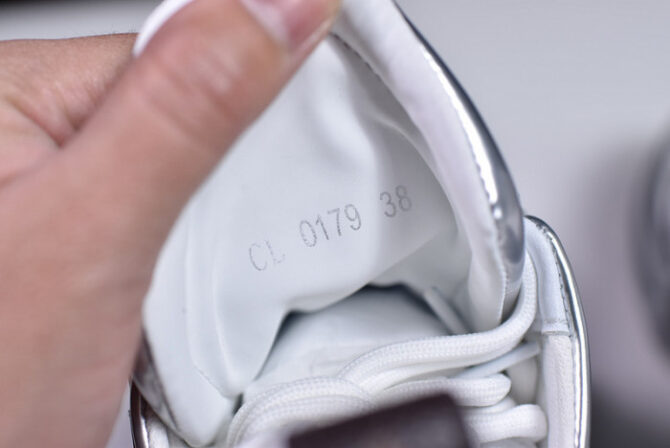 LV ARCHLIGHT SNEAKER - Image 7