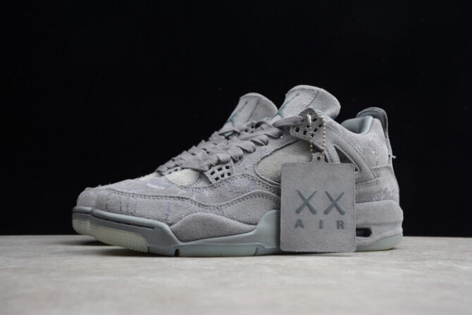 KAWS x Air Jordan 4“ Cool Grey”930155-003