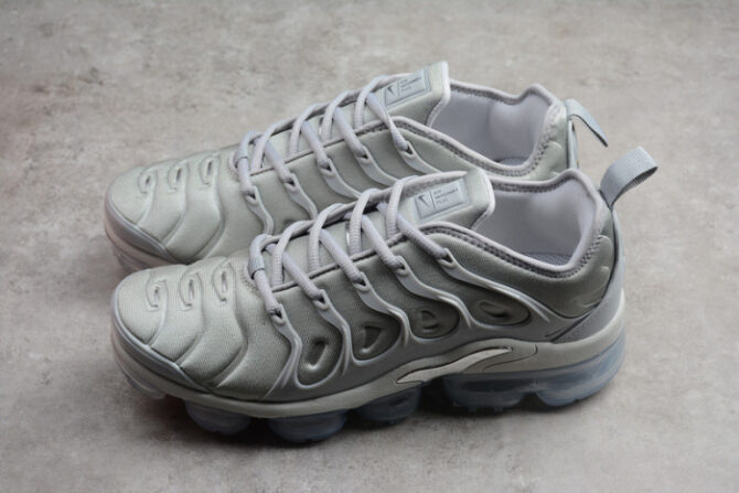 VAPORMAX PLUS WOLF GREY/DARK SILVER OG00160 - Image 4