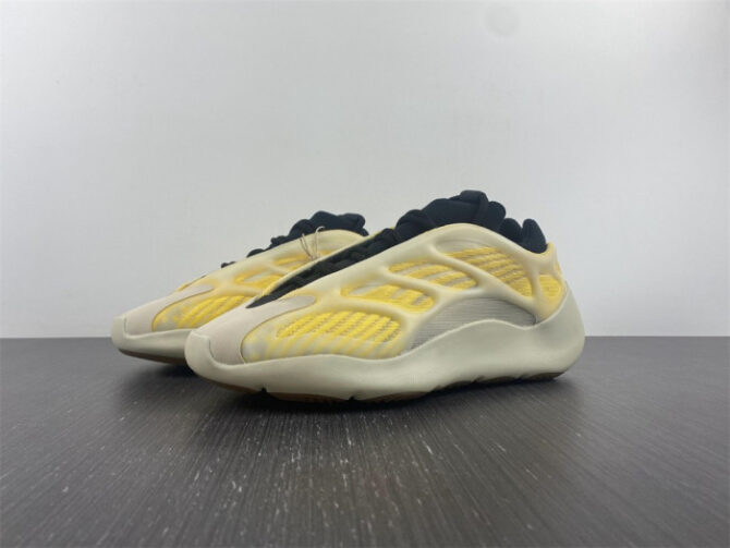 Adidas Yeezy Boost 700 V3 Mono Safflower HP5425