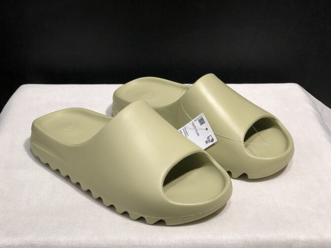 KANYE WEST X ADIDAS YEEZY SLIDE “RESIN ”FX0494 - Image 4