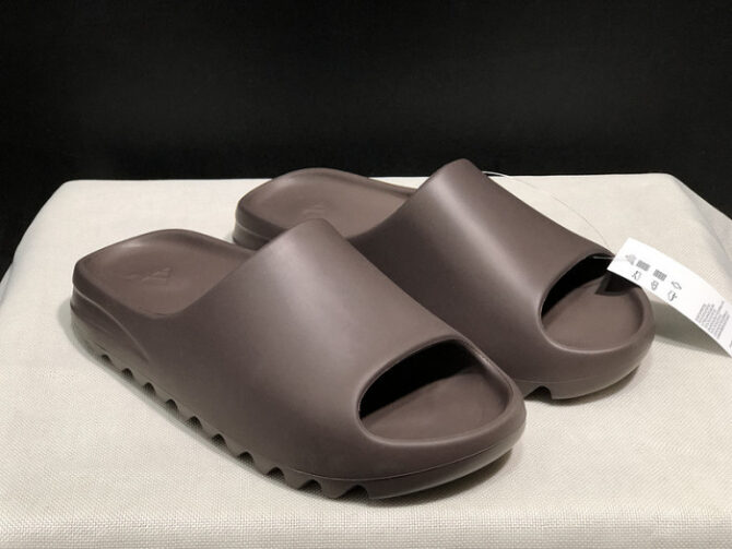 Adidas Yeezy Slide Soot G55495 - Image 3